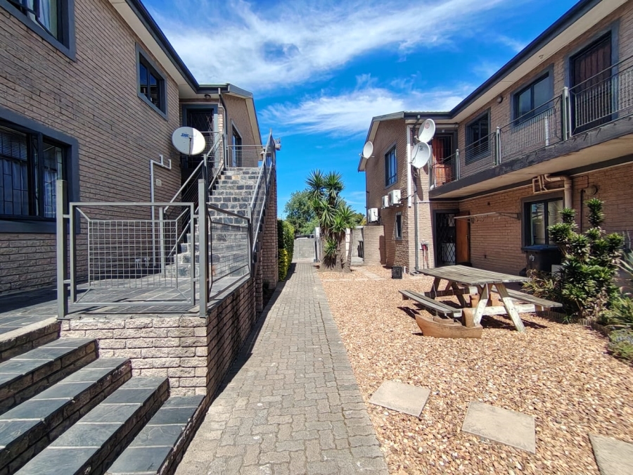 2 Bedroom Property for Sale in Vredekloof East Western Cape